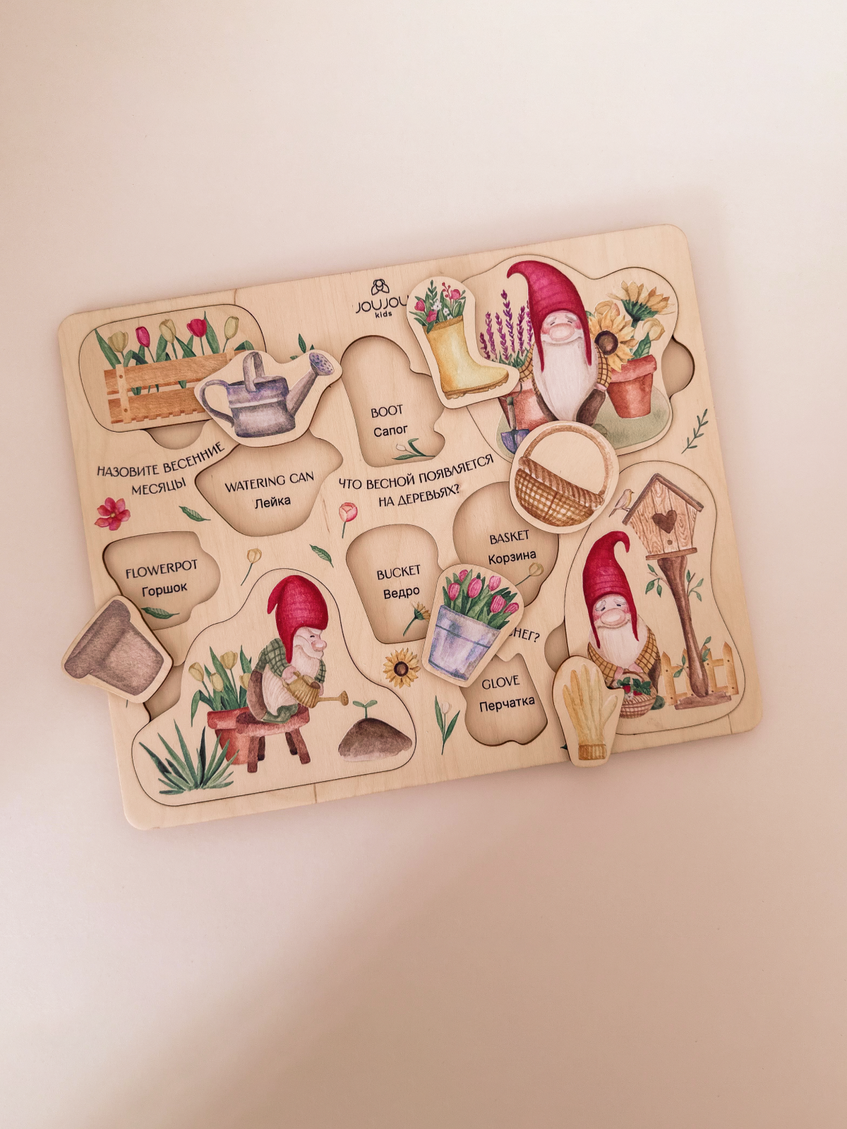 картинка Познавательный пазл «Весенние радости» из серии Истории умных гномов от магазина JOUJOU