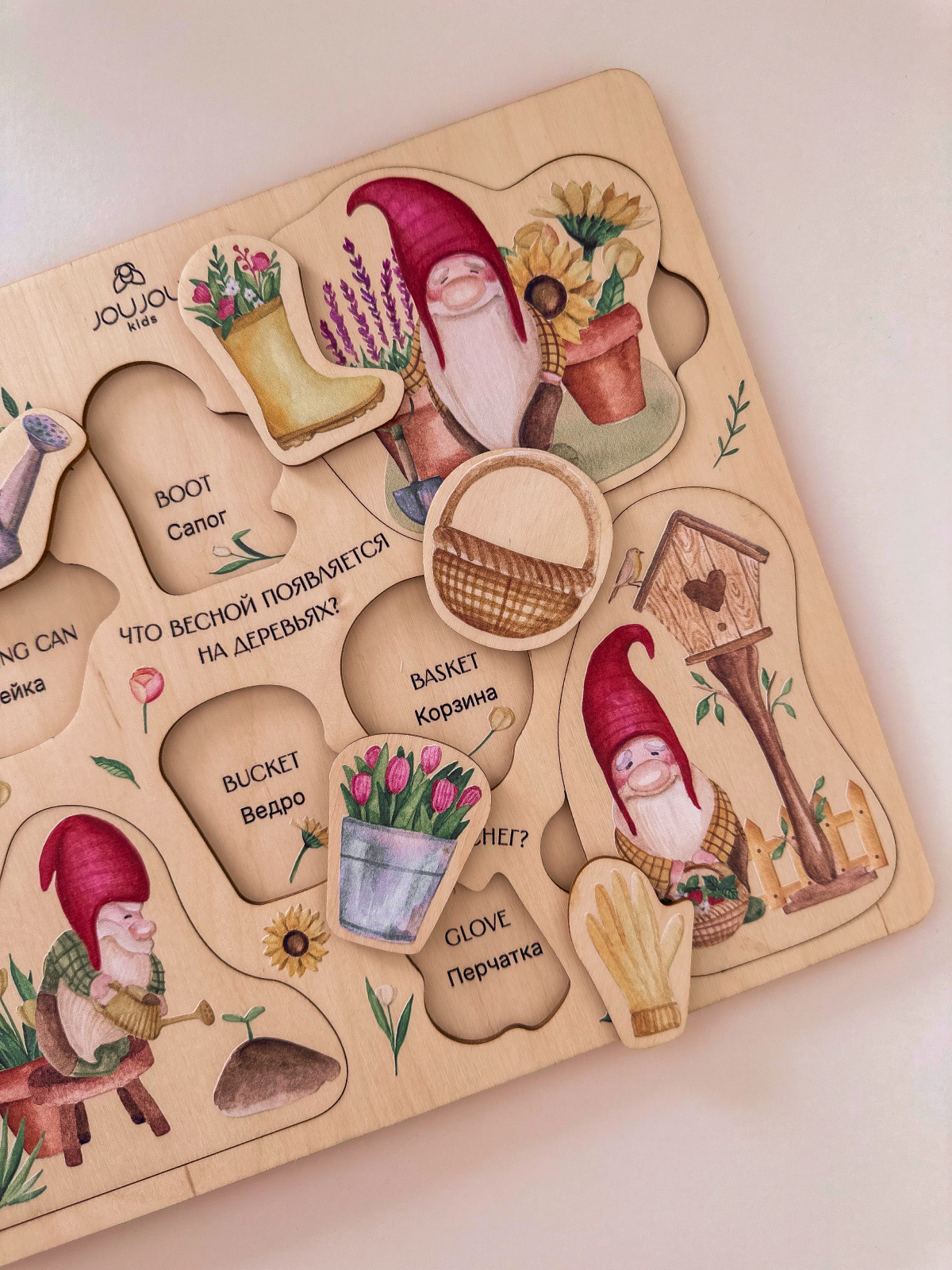 картинка Познавательный пазл «Весенние радости» из серии Истории умных гномов от магазина JOUJOU